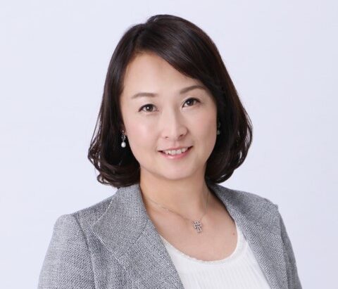 釘宮 麻子さんの右写真